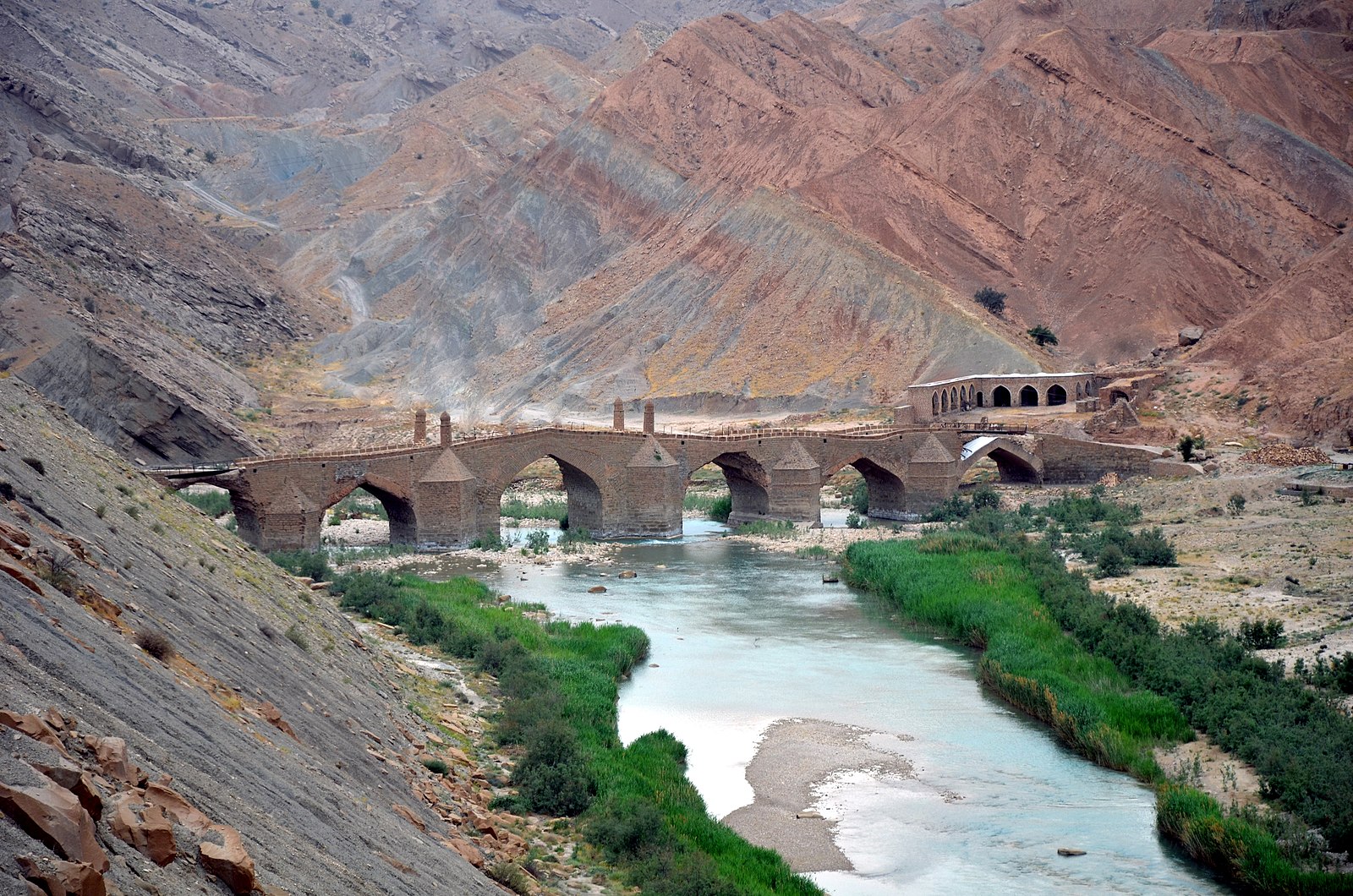 Moshir_Bridge_on_Dalaki_river_Borazjan_Iran.jpeg